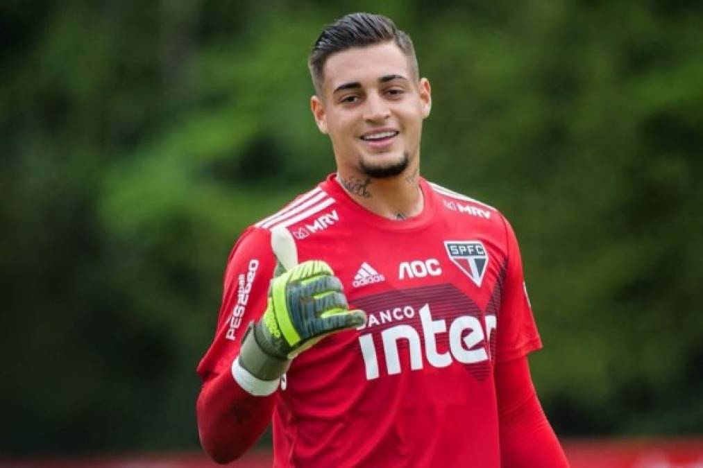 El portero brasileño Jean Paulo Fernandes Filho rompió el silencio y durante su presentación como refuerzo del Atlético Goianiense, que disputará este año la primera división, admitió que agredió a su esposa en diciembre en Estados Unidos y pidió disculpas a todas las mujeres.