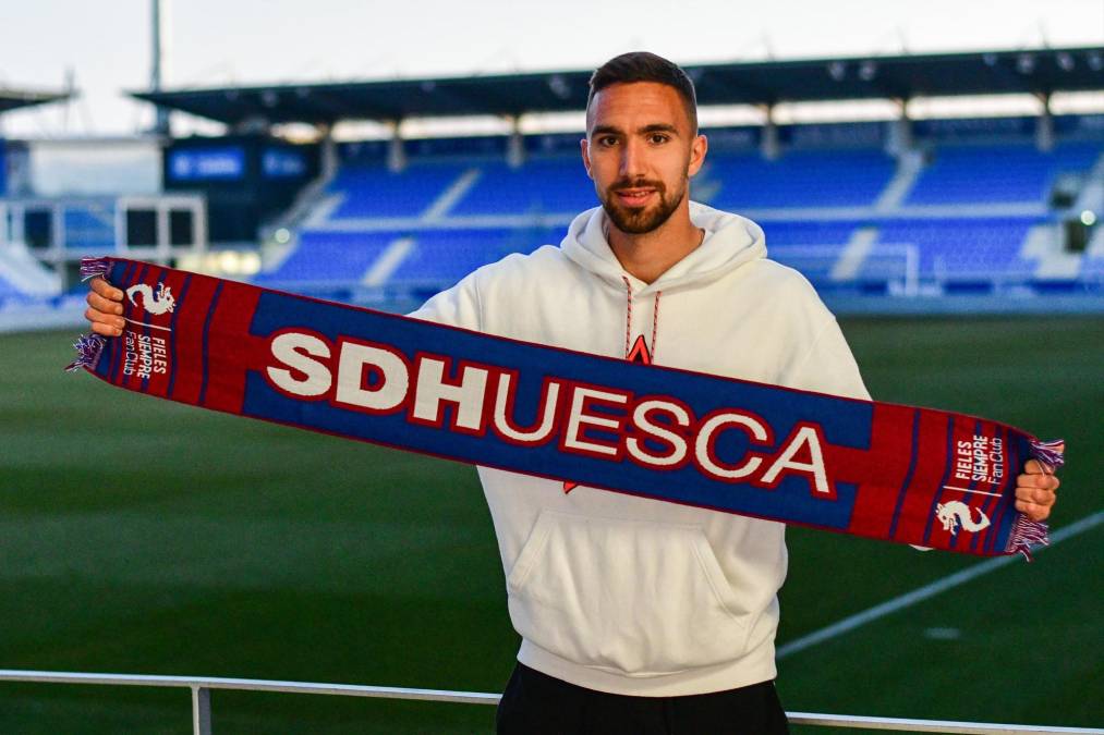 Darío Poveda, delantero del Getafe, jugará cedido hasta final de temporada en el Huesca, según anunció en un comunicado oficial el club.