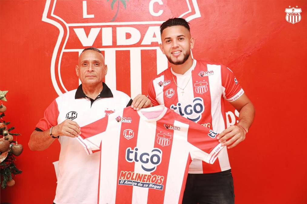 Josué Villafranca cambia de camiseta en La Ceiba. El delantero hondureño jugó la temporada pasada con el Victoria y ahora lo hará para el Vida, después de rescindir contrato con el Motagua.