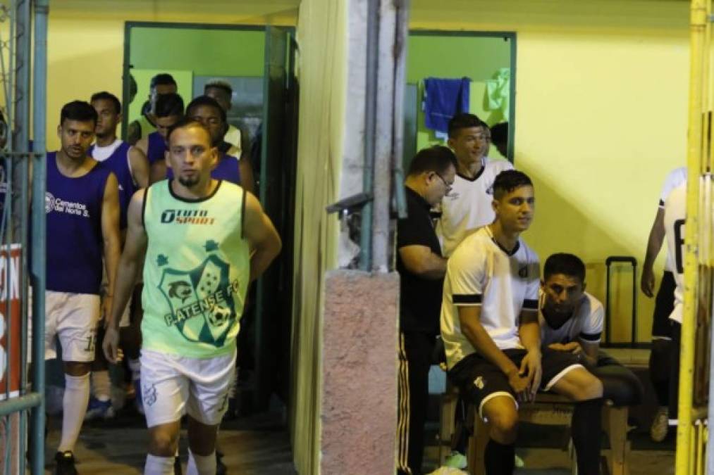 Los camerinos de local y visitante en el estadio Humberto Micheletti.