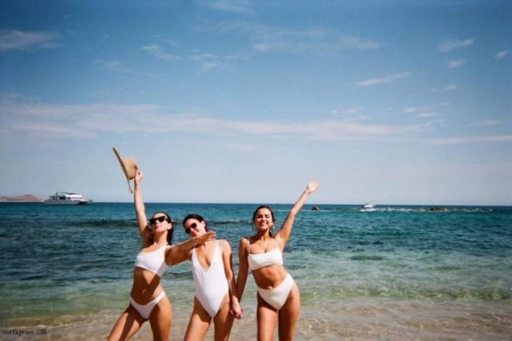 Selena Gómez regresa a Instagram más segura de sí misma publicando fotos en bikini