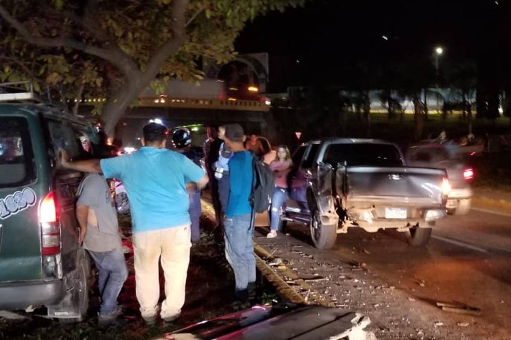 Rapidito se estrella contra un árbol en San Pedro Sula