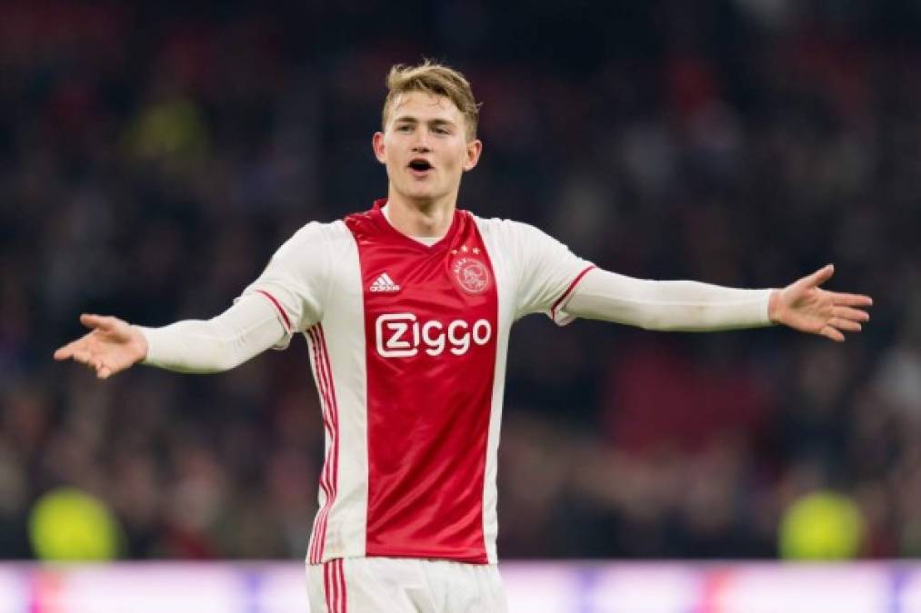 La Juventus no da a Matthijs De Ligt por perdido. Pese a la fuerte ofensiva del PSG, y su mareante oferta, el equipo italiano hará un nuevo intento para hacerse con los servicios del central holandés del Ajax, de 19 años, según Tuttosport.