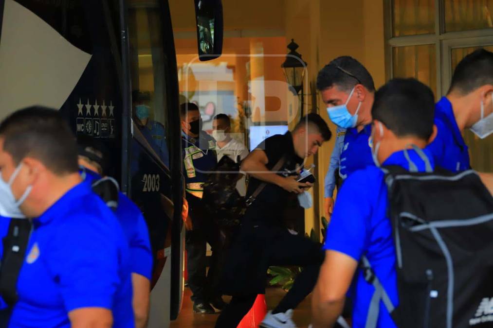 Los ticos tienen las bajas del jovencito Manfred Ugalde del Twente de Holanda y Giancarlo González del Alajuelense, ambos renunciaron durante la semana. El primero por diferencias con el entrenador colombiano y el segundo por no encontrarse en su mejor momento futbolístico.