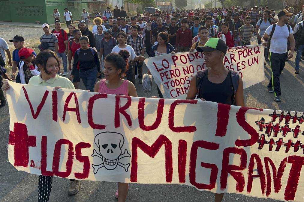 “El Estado los mató”, las imágenes del viacrucis de 5,000 migrantes en México