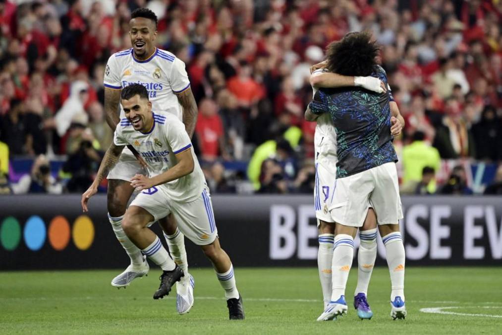 Tras el pitazo final, la plantilla del Real Madrid celebró a lo grande la obtención de la Liga de Campeones.