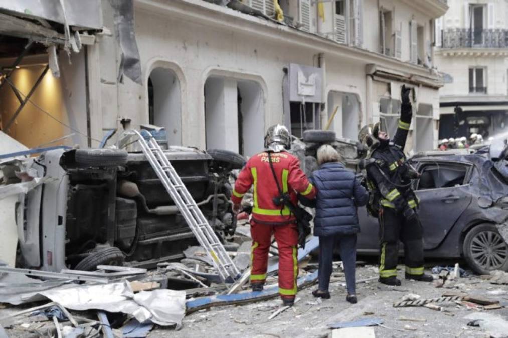 La fuerte detonación hizo estallar las ventanas de los edificios aledaños.