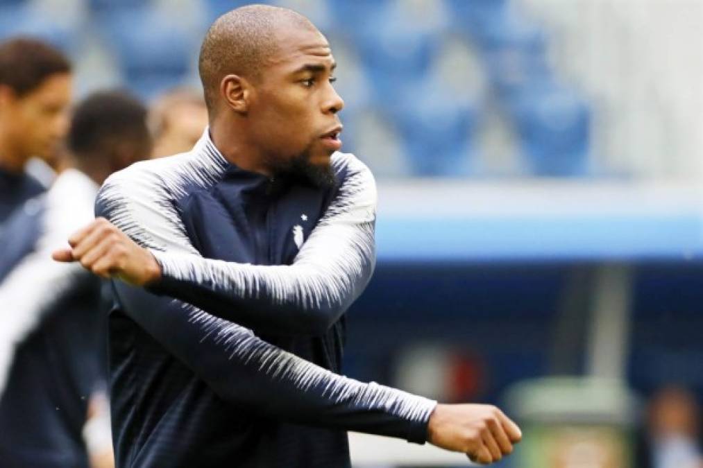 Djibril Sidibe: Nació en Francia pero es de ascendencia maliense.