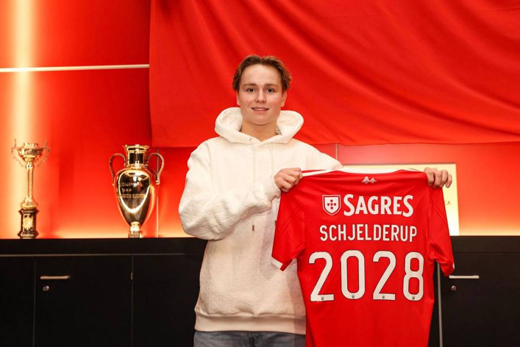 Benfica anunció el fichaje de Andreas Schjelderup, volante noruego de 18 años que se formó en Bodo/Glimt y que militó en Nordsjælland de Dinamarca desde 2020. El club portugués lo pagó 14 millones de euros. Es otra de las joyas de Noruega. Firmó contrato hasta 2028.