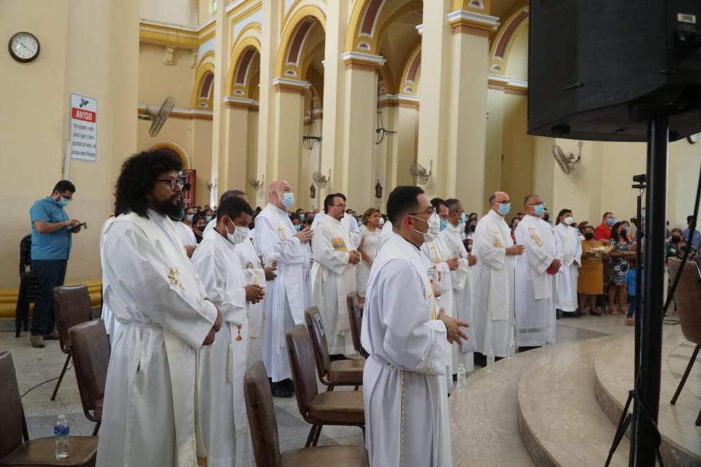 Ordenan a dos sacerdotes en la diócesis de San Pedro