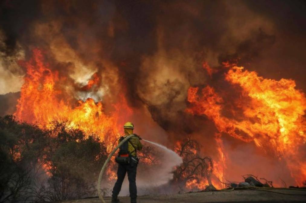 Veinte personas fueron llevadas a hospitales, dos con heridas graves y el resto moderadadas, según el cuerpo de bomberos de Fresno.