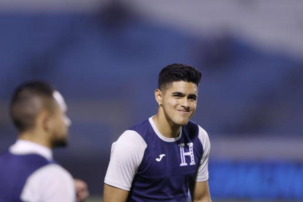 Luis Palma: El futbolista del Aris Salónica F. C. de la Superliga de Grecia sería otras de las novedades en el 11 titular de Honduras. Todo apunta a que estará como volante por el sector izquierdo, reemplazaría a Rigo Rivas de flojo partido ante Argentina.