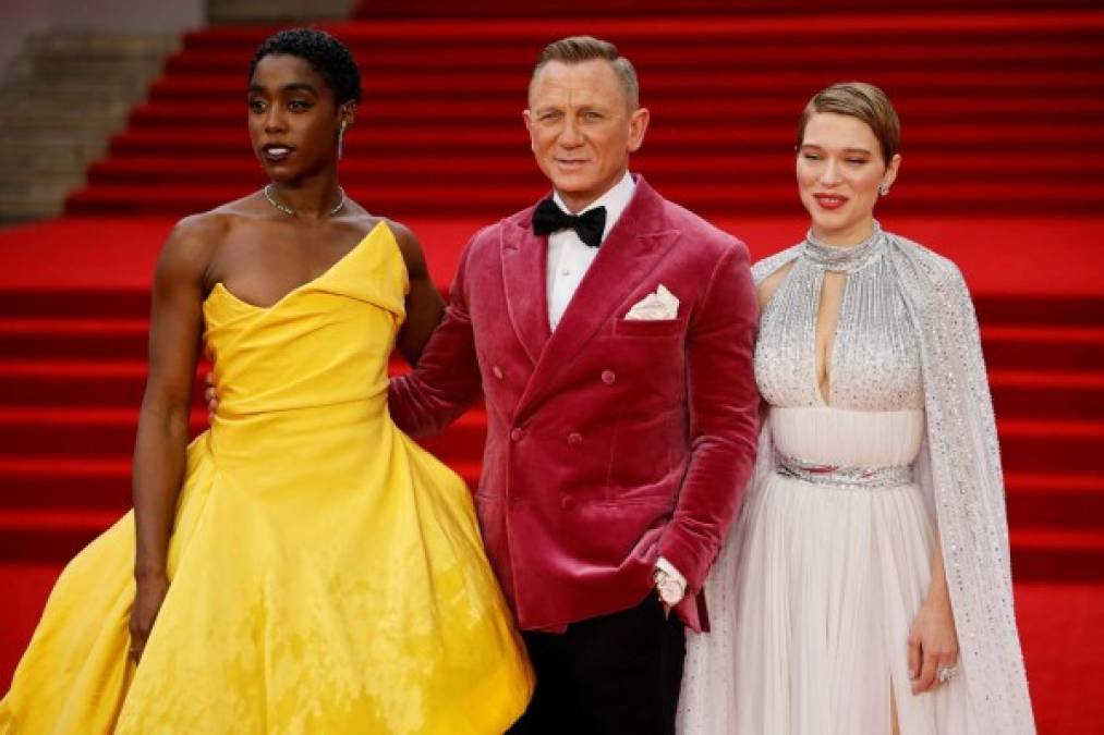 La actriz Lashana Lynch, el actor Daniel Craig y la artista francesa Lea Seydoux.