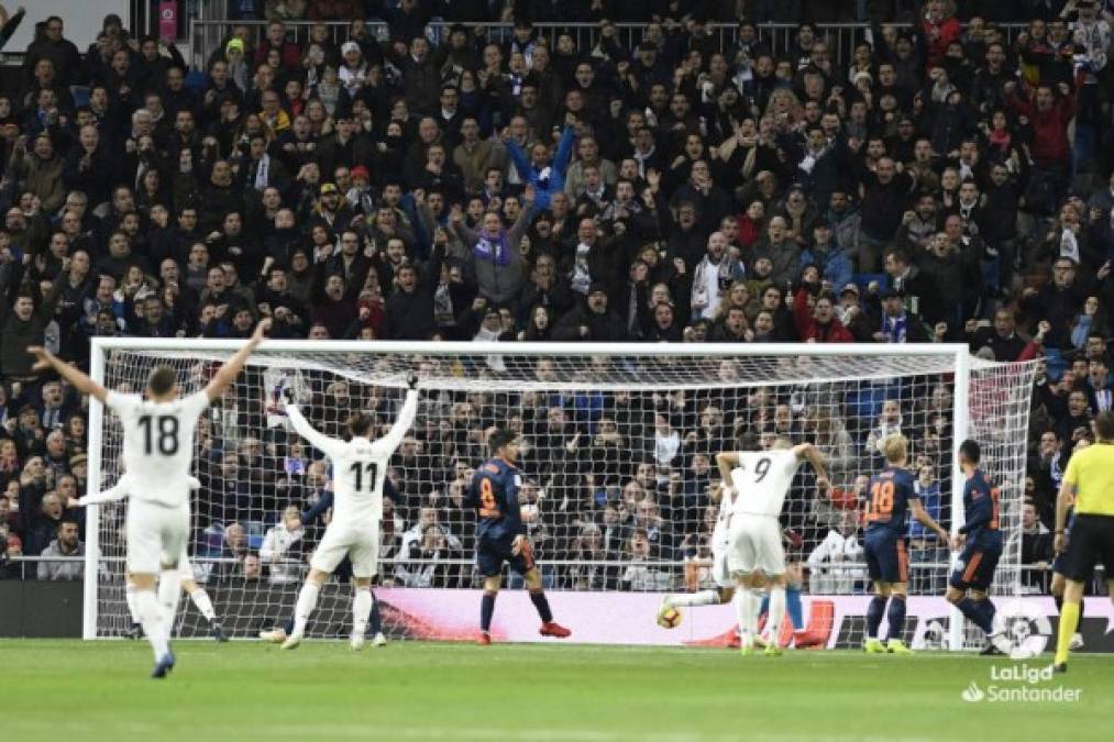 Dani Carvajal mandó el centro y Daniel Wass marcó en propia puerta el primer gol del Real Madrid.