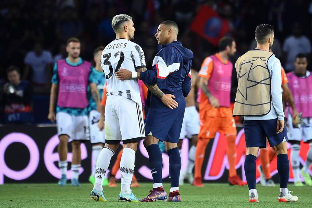 Al final del juego, Leandro Paredes y Kylian Mbappé se saludaron y dejaron todo en la cancha.