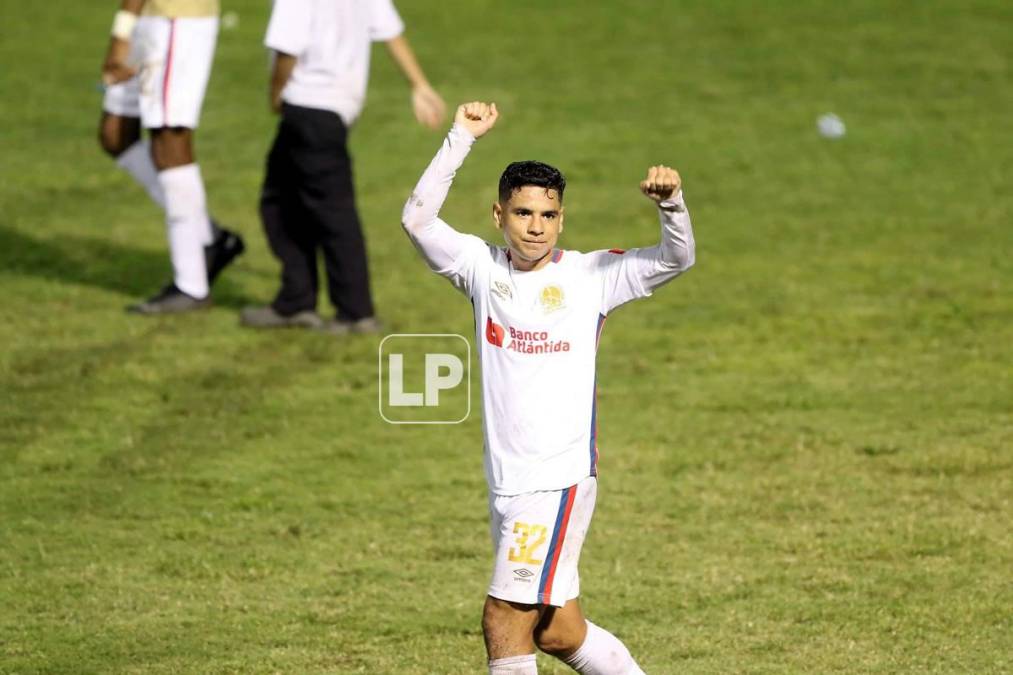 Carlos Pineda celebranco la clasificación del Olimpia a la final de la Liga Concacaf.