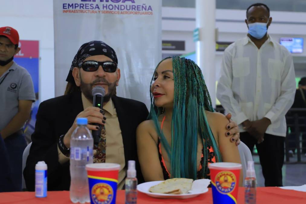 FOTOS: Toño Rosario comparte con sus fans catrachos y anuncia colaboración musical con grupo hondureño
