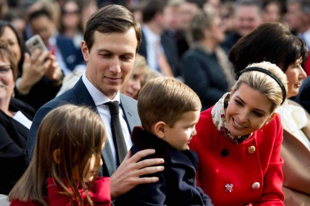 El yerno y asesor presidencial del magnate, Jared Kushner, también asistió a la ceremonia junto a sus hijos, Joseph y Arabella.