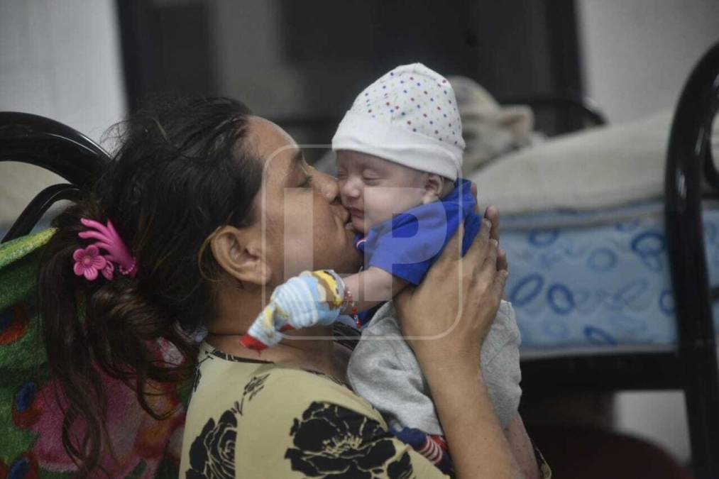 Así amanecieron las familias afectadas por lluvias en albergue de San Pedro Sula (Fotos)