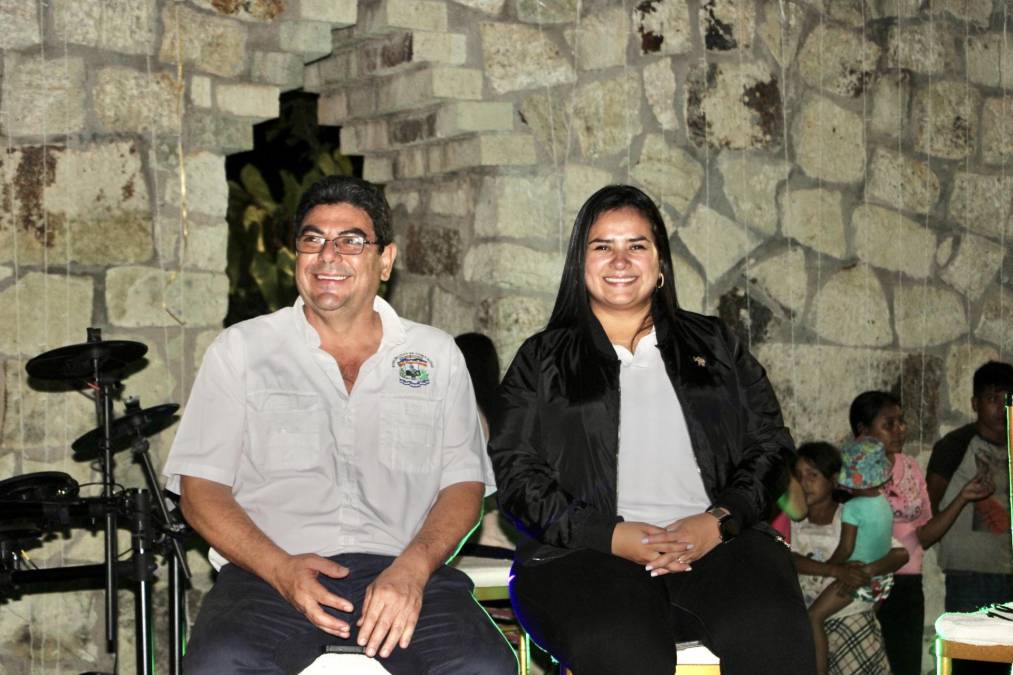 El Alcalde, Mauricio Arias y la vicepresidenta del Congreso Nacional de Honduras, Isis Cuellar disfrutaron de la velada junto a invitados especiales.
