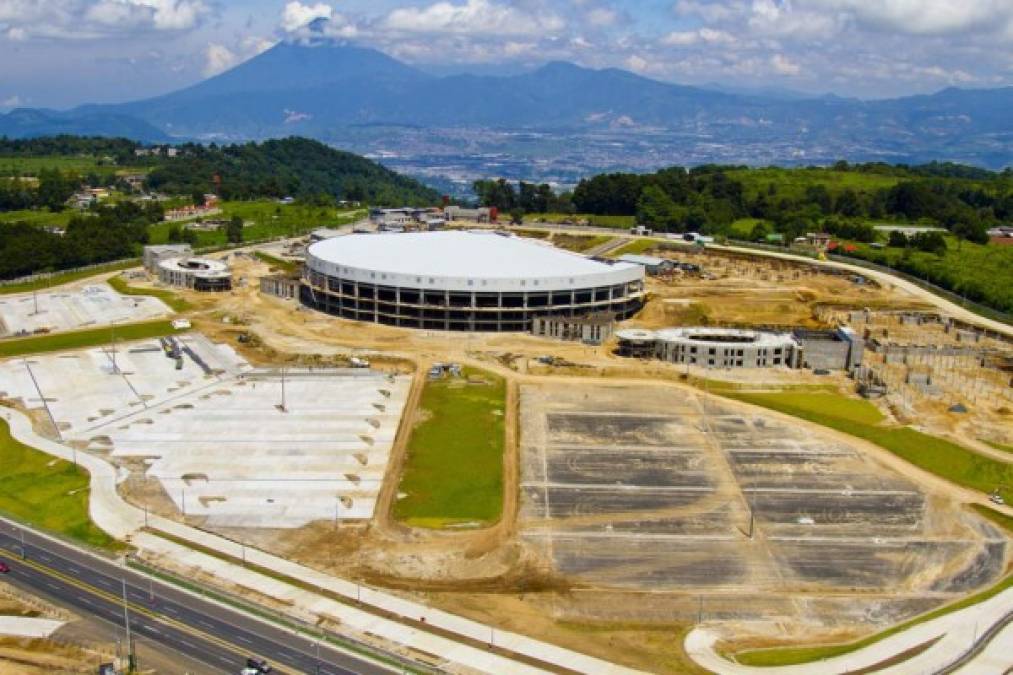 Según una investigación revelada por Univisión, el pastor Luna recibió dinero para la construcción del megatemplo.