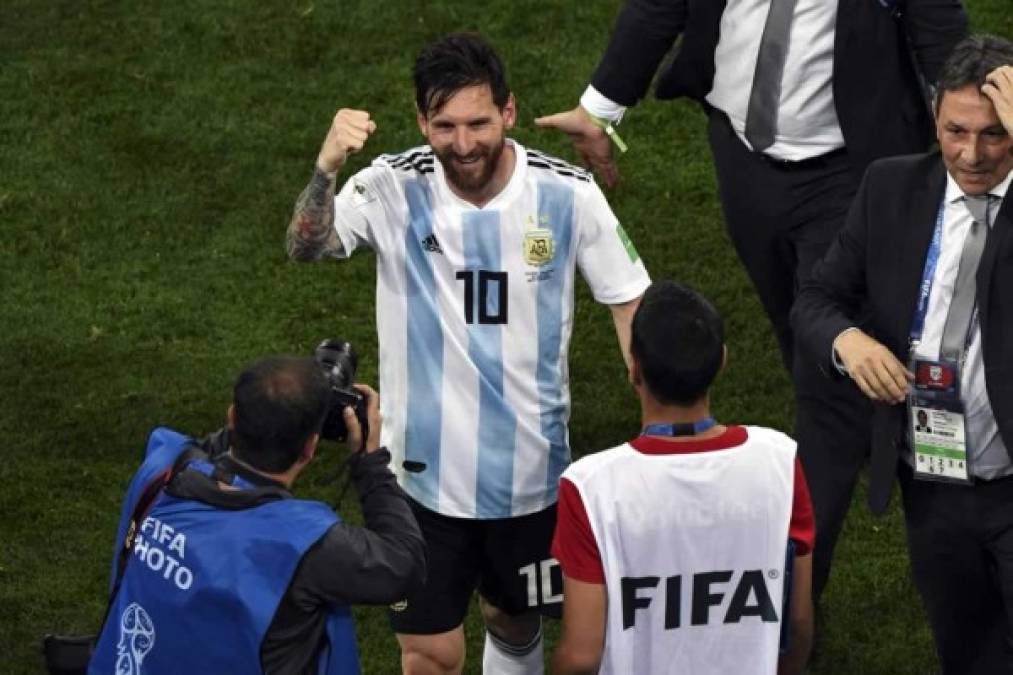 Messi, muy feliz al final del partido celebrando la victoria y clasificación. Foto AFP