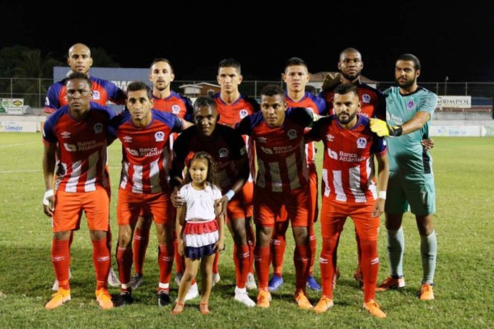 El 11 titular del Olimpia posando previo a enfrentar al Platense.