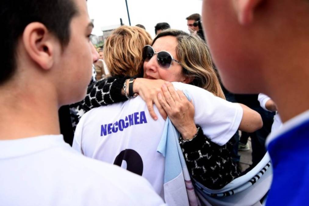Los familiares de los 44 tripulantes exigieron a las autoridades argentinas que se reflote la nave.