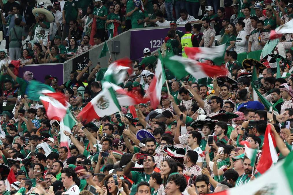 Los aficionados mexicanos pusieron el ambiente en el partido contra Arabia Saudita.