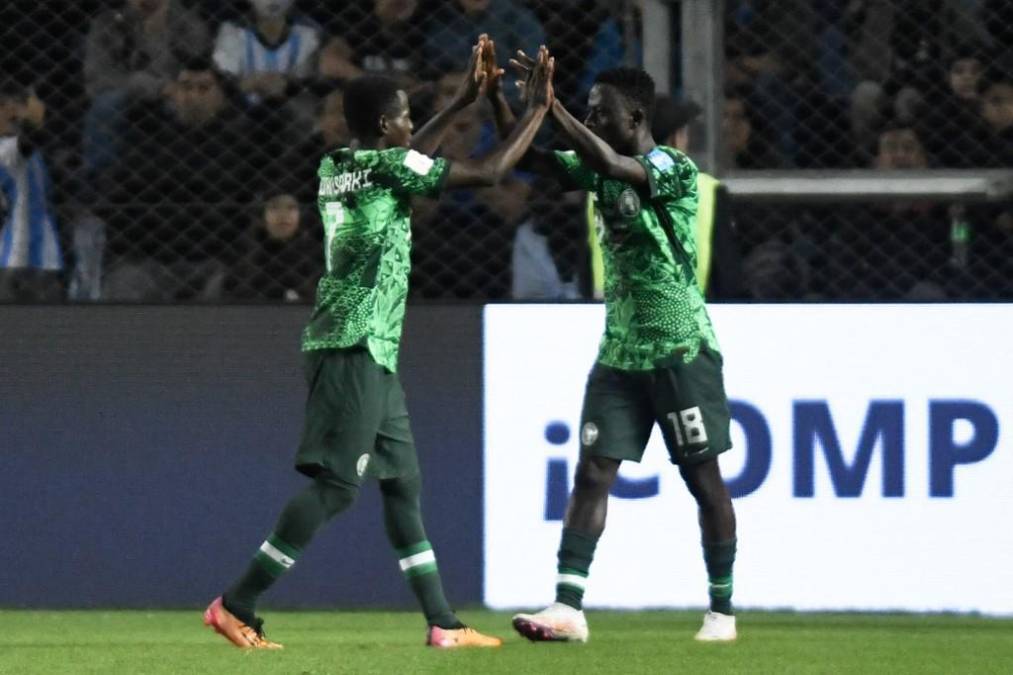 Ibrahim Muhammad, en el minuto 61, y Rilwanu Sarki, en el minuto 91, marcaron los goles de la selección africana, que venció a una ‘Albiceleste’, máxima ganadora de estos Mundiales, con seis coronas.