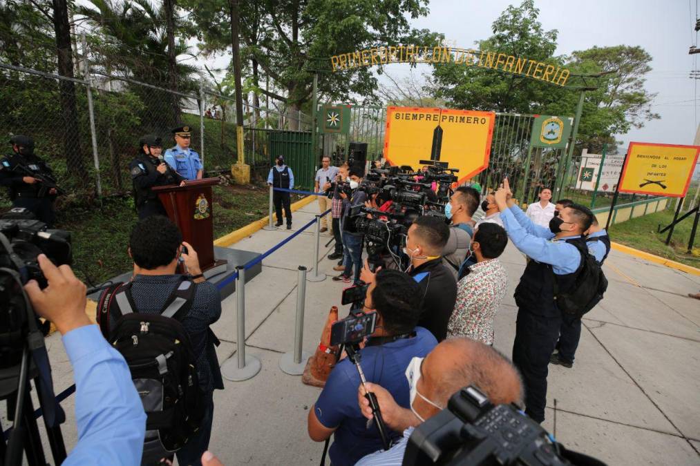 Diversos medios de comunicación acompañaron la conferencia de prensa. 