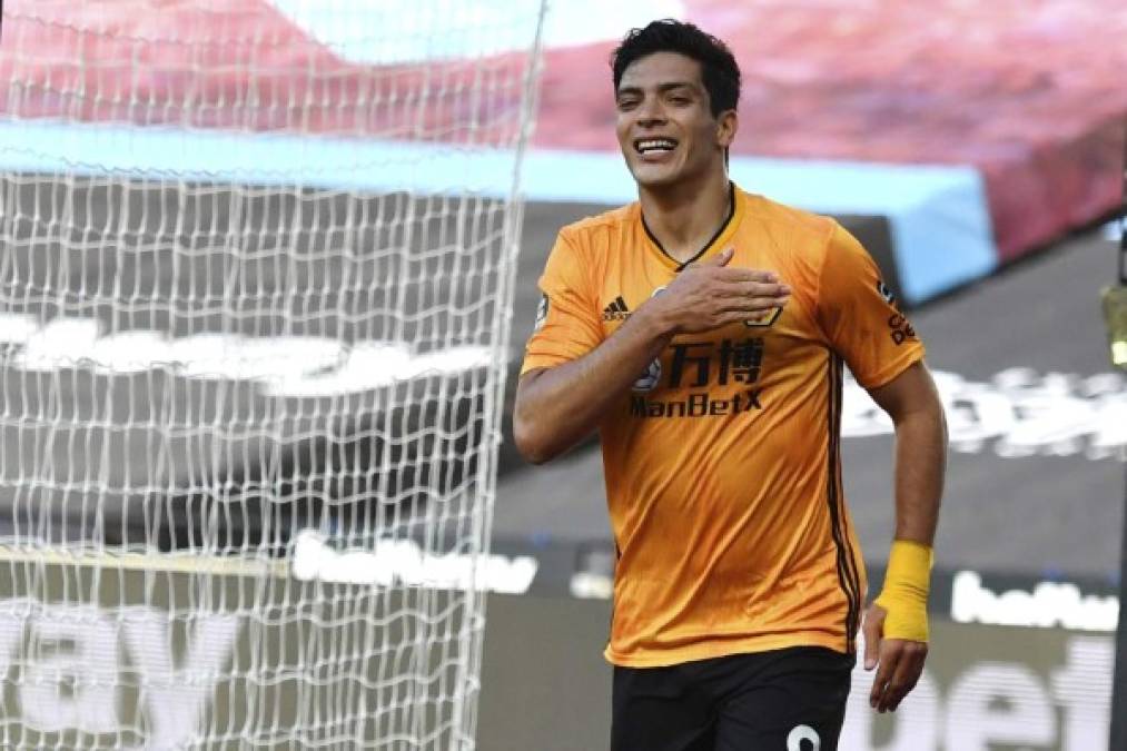 El Real Madrid se ha unido a la lista de los pretendientes por Raúl Jiménez, quien está destacando esta temporada en el Wolverhampton Wanderers de la Premier League. Según información de diarios españoles, Florentino Pérez podría tener un plan para llevar al mexicano al Bernabéu.