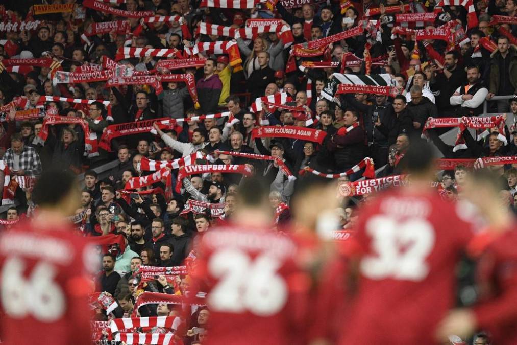 Durante el Liverpool-Manchester United, la afición en Anfield cantó You’ll Never Walk Alone durante el minuto 7 por Cristiano Ronaldo, tras el fallecimiento de su hijo