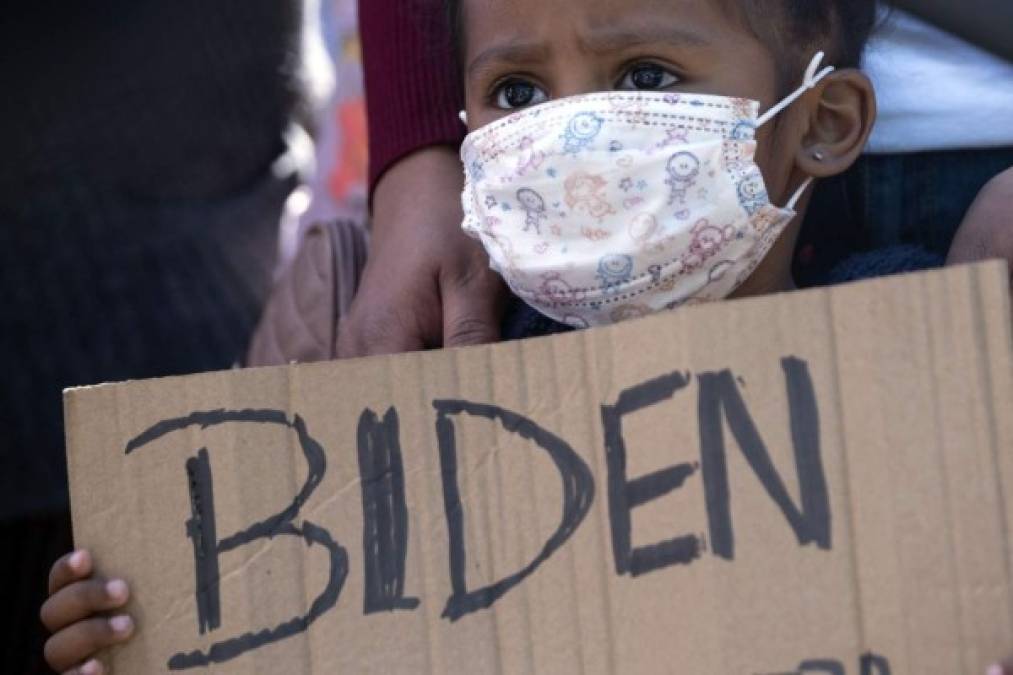 Migrantes hondureños claman a Biden que los deje entrar a Estados Unidos