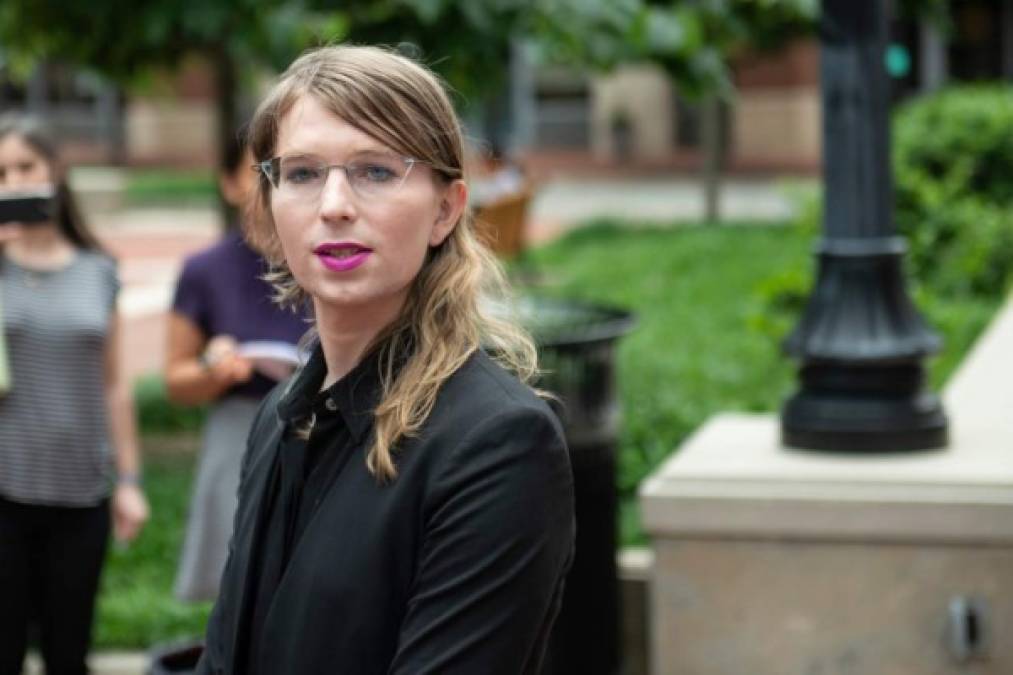 Otro de los presos notables de Alexandría es Chelsea Manning, la exsoldado que fue declarada culpable en 2013 de espionaje por filtrar documentos militares clasificados a Wikileaks.