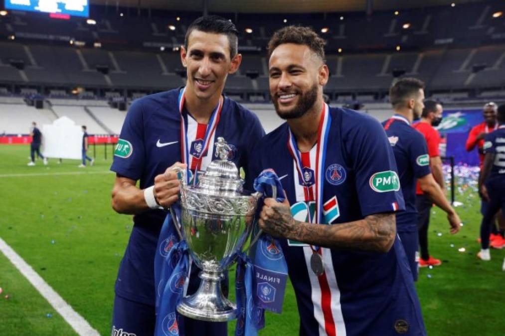 De Sudamérica para el mundo. Neymar y Ángel Di María con la Copa.