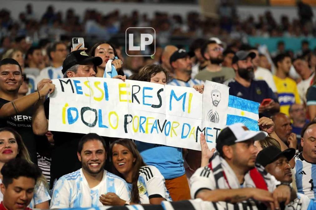 Locura en las gradas, pancartas para Messi, selfies, leyenda de Honduras y la bronca de Rodrigo de Paul con Deiby Flores