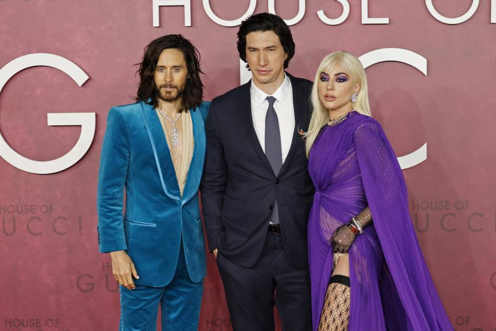 ¡Reina de la extravagancia! Lady Gaga impacta en la alfombra roja con un espectacular vestido