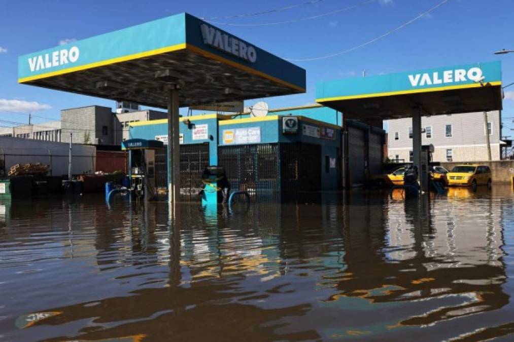 En el vecino estado de Nueva Jersey, también afectado por la tormenta Ida, un total de diez personas perdieron la vida y tres fallecieron en el área metropolitana de Filadelfia, en Pensilvania, según informes oficiales provisionales.