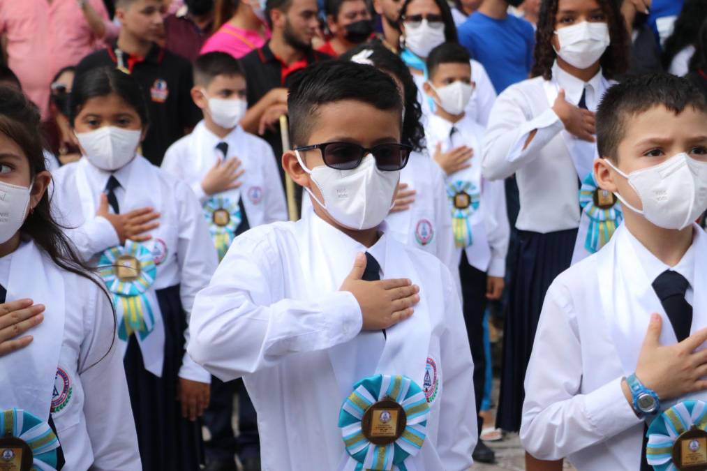 Niños rinden honor a la patria con desfiles en Santa Bárbara, La Ceiba y Santa Rosa de Copán (FOTOS)