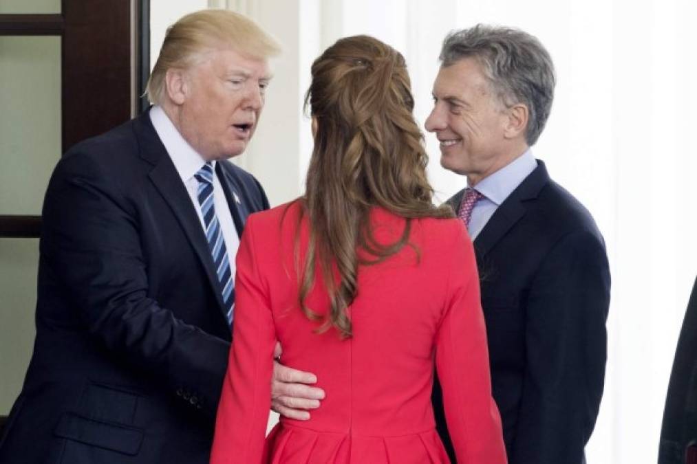 Trump saludó a sus invitados argentinos en la puerta del ala oeste de la Casa Blanca.
