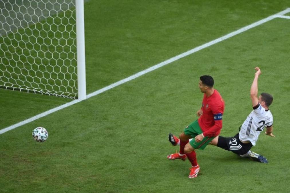 Momento del gol de Cristiano Ronaldo ante Alemania. El crack de la Juventus solamente empujó el balón al fondo de las redes.