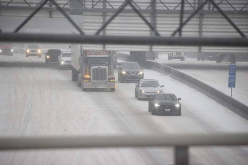 Algunos lugares incluso sufrieron caídas de temperatura de hasta -18 grados centígrados este fin de semana, mientras que Houston alcanzó los -9 grados.