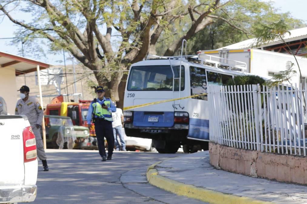 Un policía murió este miércoles y otro resultó herido de bala en un asalto perpetrado por desconocidos armados a los pasajeros de un autobús en Tegucigalpa, informó la Policía Nacional.