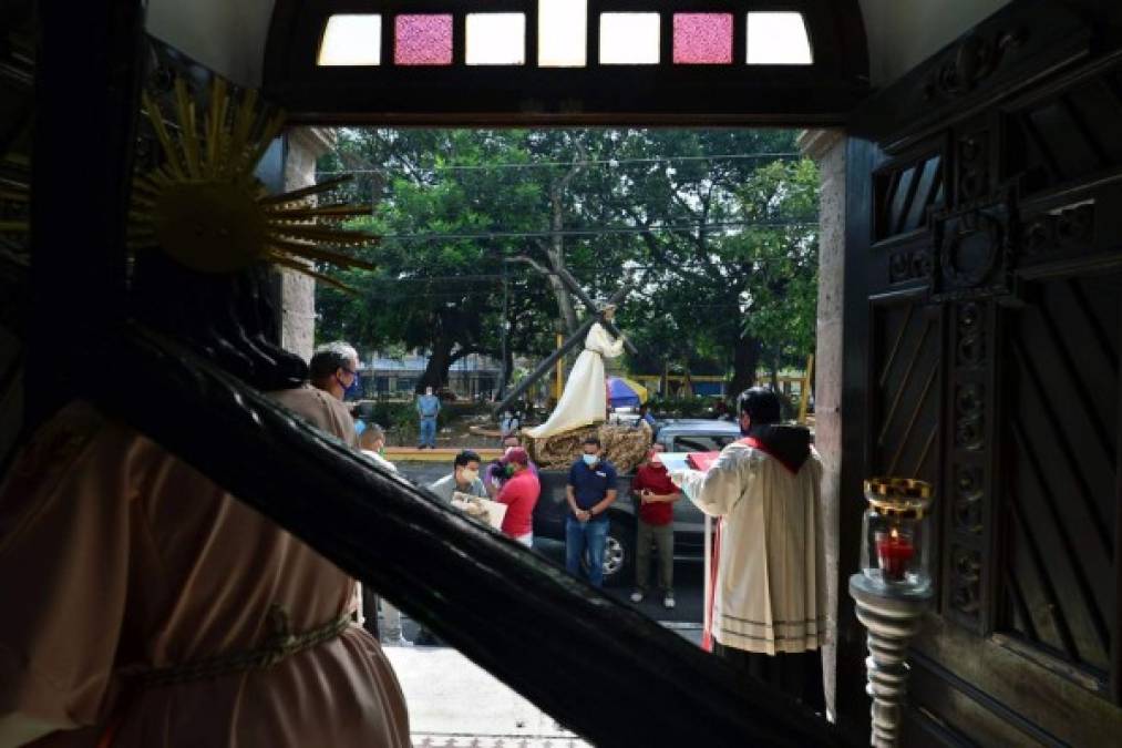 Hondureños conmemoran la crucifixión de Jesucristo el Viernes Santo
