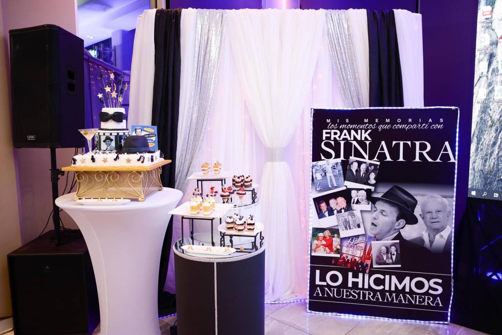 La decoración de la celebración fue ambientada al clásico estilo de la época de oro, con Frank Sinatra como protagonista, el artista favorito del festejado.