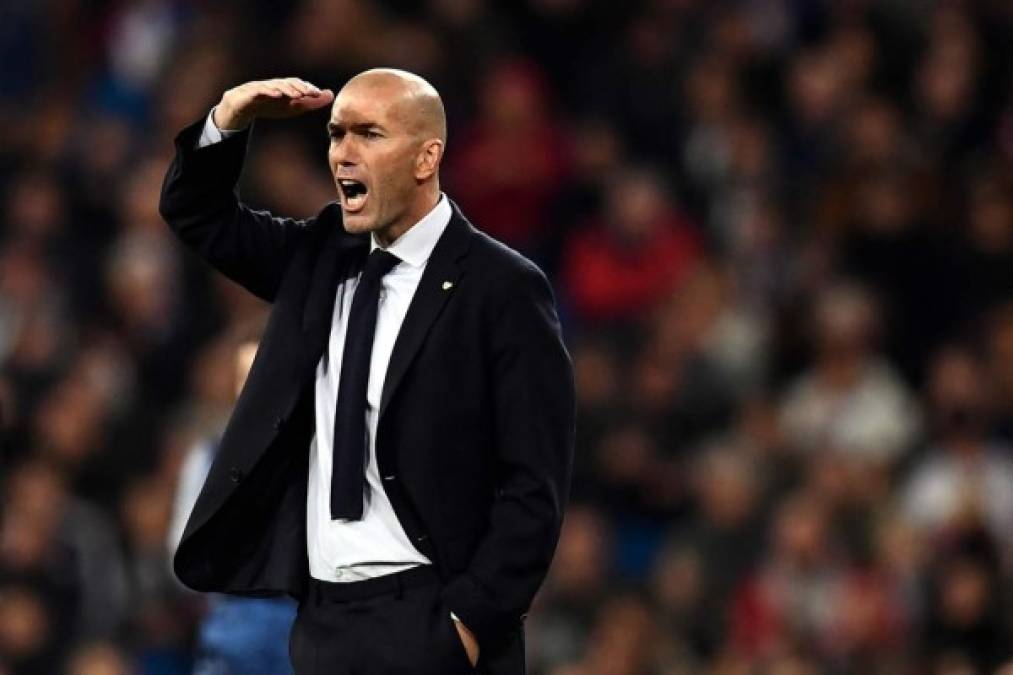 Zinedine Zidane estuvo muy alterado a pie de campo durante el partido y realizó muchos gestos.