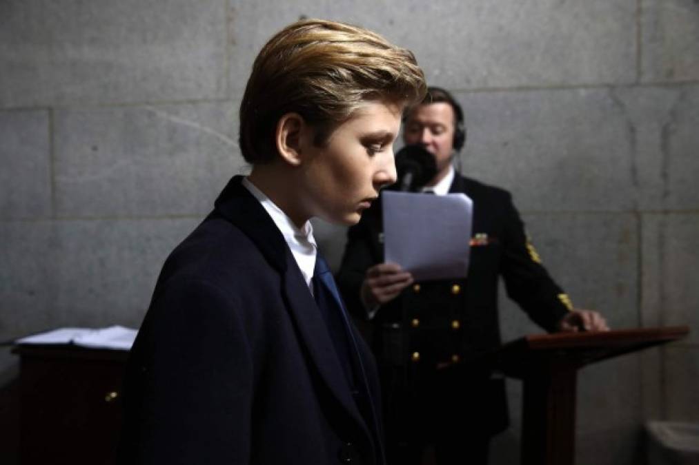 El hijo menor de Trump, Barron, se saltó la misa de esta mañana y llegó al capitolio acompañado de sus guardias del Servicio Secreto.