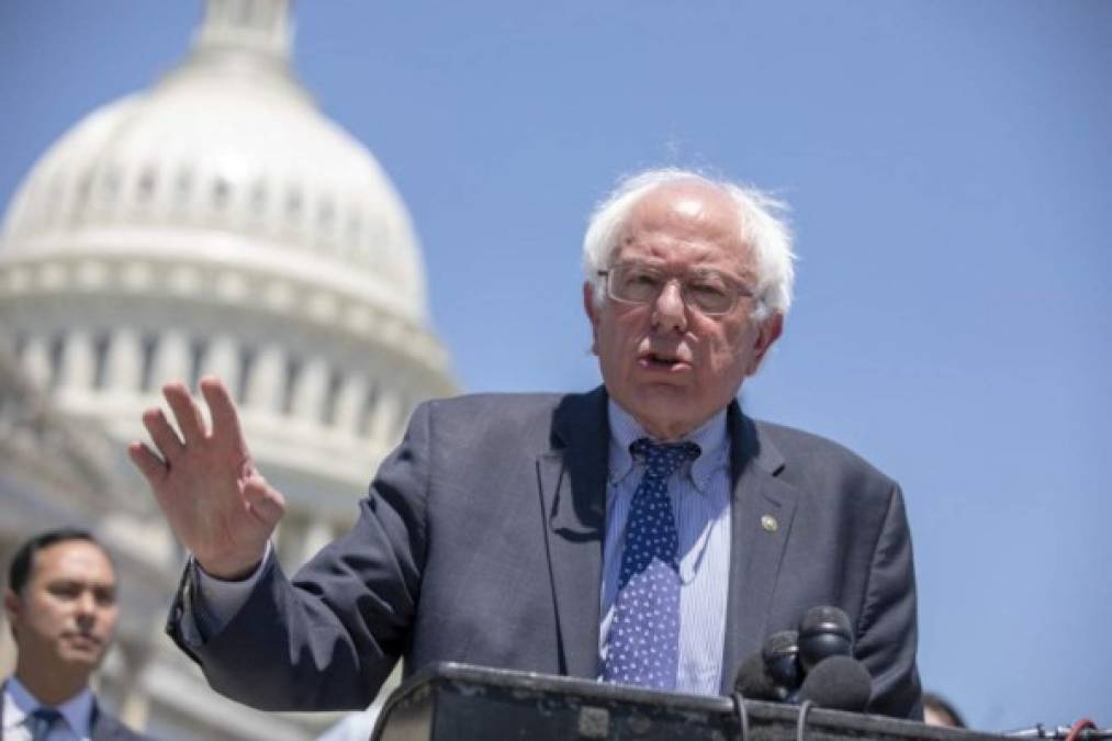 - Bernie Sanders -<br/><br/>Describiéndose a sí mismo como un 'socialista', el senador independiente sorprendió al electrizar la primaria demócrata de 2016 contra Hillary Clinton, con un programa marcadamente más a la izquierda.<br/><br/>Finalmente perdió ante la exsecretaria de Estado, pero a sus 77 años, espera poder llevar a cabo su 'revolución política', ahora que sus ideas han sido retomadas por muchos otros demócratas.<br/><br/>El candidato aparece en segundo lugar en los sondeos que, a más de 20 meses de la elección, reflejan sobre todo el nivel de notoriedad.