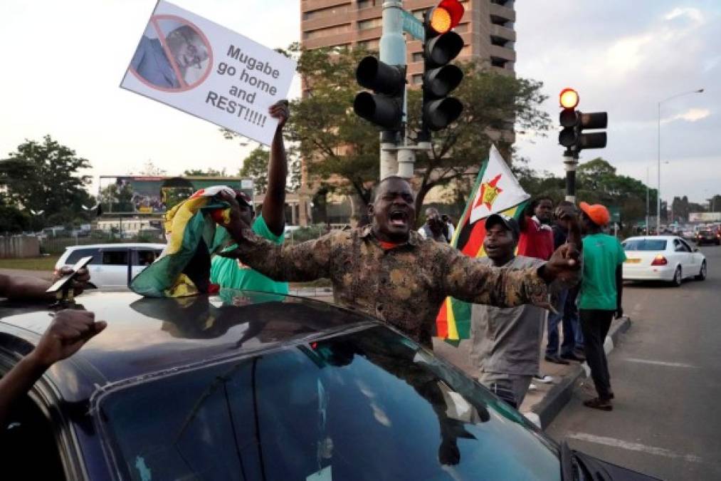 La renuncia del presidente Robert Mugabe es una 'oportunidad histórica para el pueblo de Zimbabue' y para poner fin al 'aislamiento' del país africano, dijo este martes Estados Unidos.